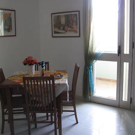 Apartment Trilocale Europa 90 *